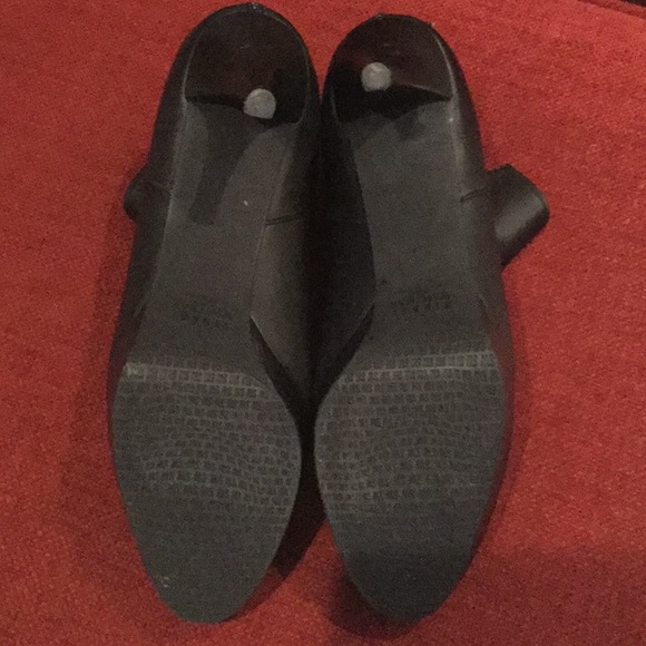 Shoes - Picture 6 of 8